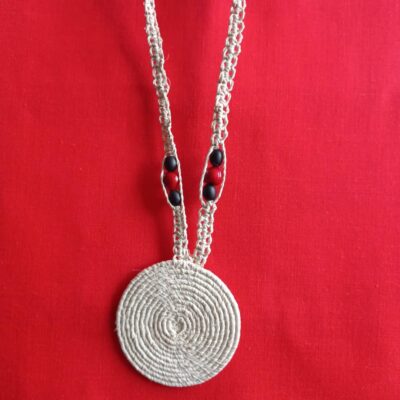 Collar de moriche y semillas